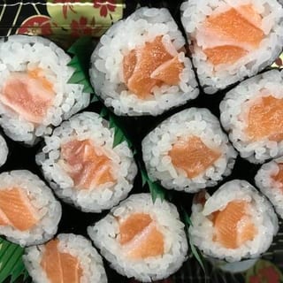 Spicy Salmon Sushi Roll